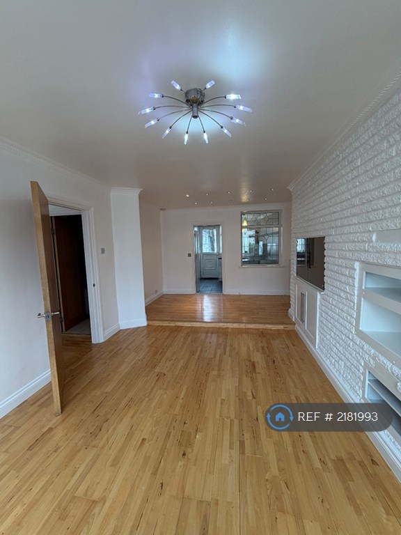 3 bedroom house in Barking, Barking, RM9 (3 bed) (#2181993)