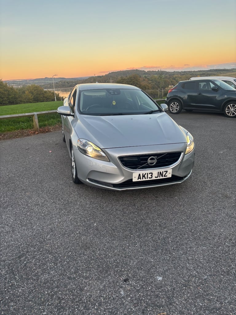 Volvo, V40, Hatchback, 2013, Semi-Auto, 1984 (cc), 5 doors