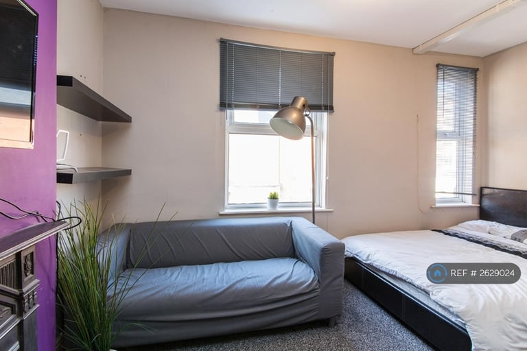 1 bedroom in Manor Street, Nottingham, NG2 (#2629024)