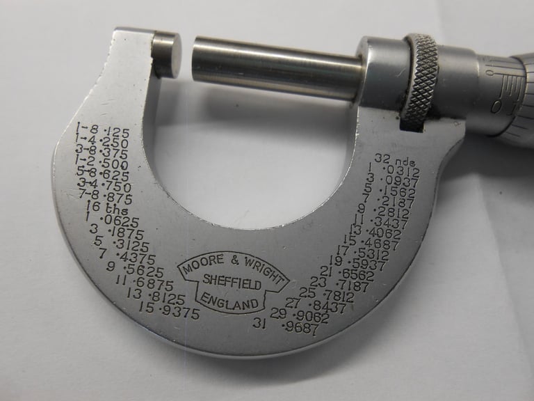 VINTAGE MOORE AND WRIGHT MICROMETER IN CASE.