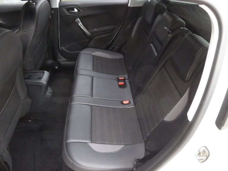 2016 Peugeot 2008 1.2 PureTech Allure 5dr HATCHBACK Petrol Manual
