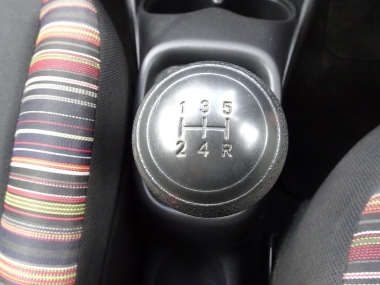 1.0 VTi Feel 5dr £20 TAX +FSH +BTOOTH +JUST SERVICED*