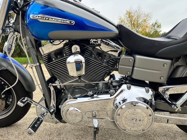 Harley-Davidson FXDFSE FATBOB SCREAMIN EAGLE CVO 110. ONLY 14698 MILES