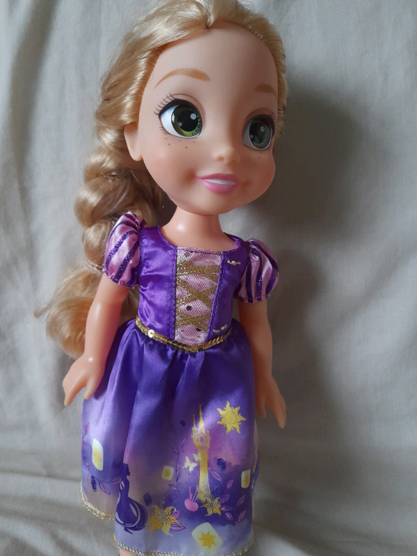 Girl's dolls good condition 