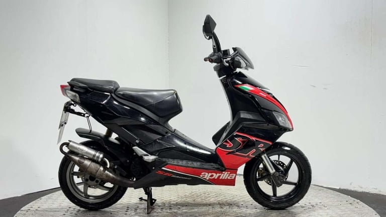 image for Aprilia SR 50 17K 2011 2 STROKE 2T NON RUNNING PROJECT SCOOTER 50CC BIKE