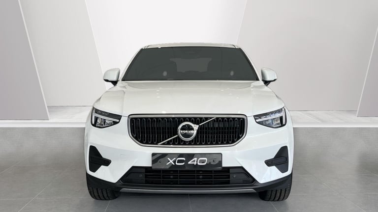 2025 Volvo XC40 Core, B3 Mild hybrid, Petrol ESTATE Petrol/Electric Hybrid Automatic
