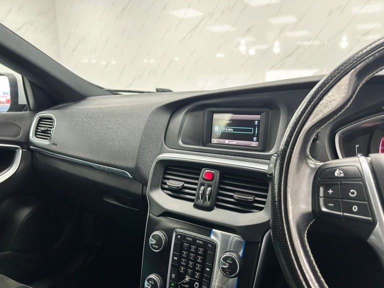 2016 Volvo V40 2.0 D2 R-Design Hatchback 5dr Diesel Manual Euro 6 (s/s) (120 ps) 1 FORMER Hatchba...