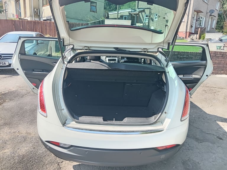 Chrysler, DELTA, Hatchback, 2012, Manual, 1368 (cc), 5 doors