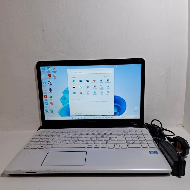 Sony Vaio SVE151J13M 15.6 Inc Intel-Core i5 CPU Win 11 Prof. with Activated 2024 Office 356 Laptop.