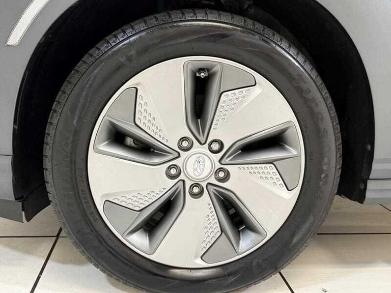2020 Hyundai KONA 64kWh Premium SUV 5dr Electric Auto (7kW Charger) (204 ps) HATCHBACK Electric A...