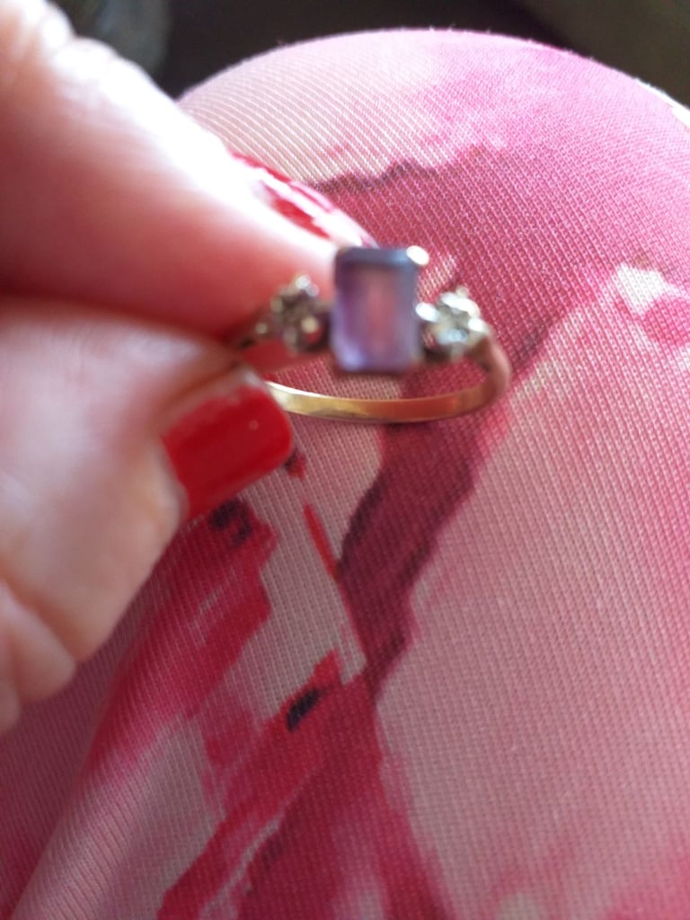 9ct gold ladies ring