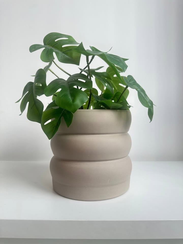Neutral Ribbed Ceramic Table Vase – Modern Sculptural Design