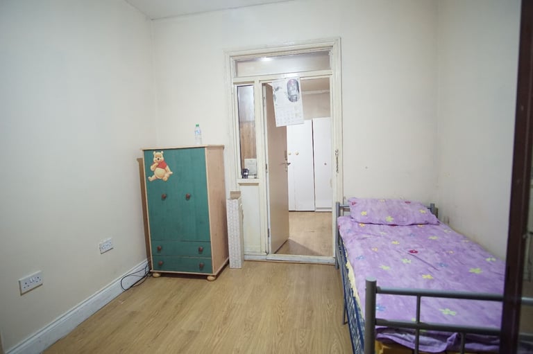 Impressive 5-bedroom semi-detached house available to rent in Harrow, HA1