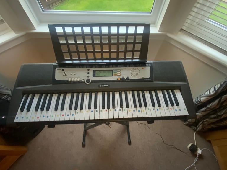 Yamaha EZ-200 61 Key Electronic Keyboard With Carry Case and Stand