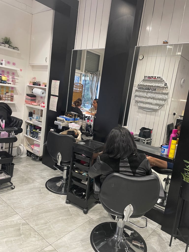 Beauty room for rend at Shepherds bush