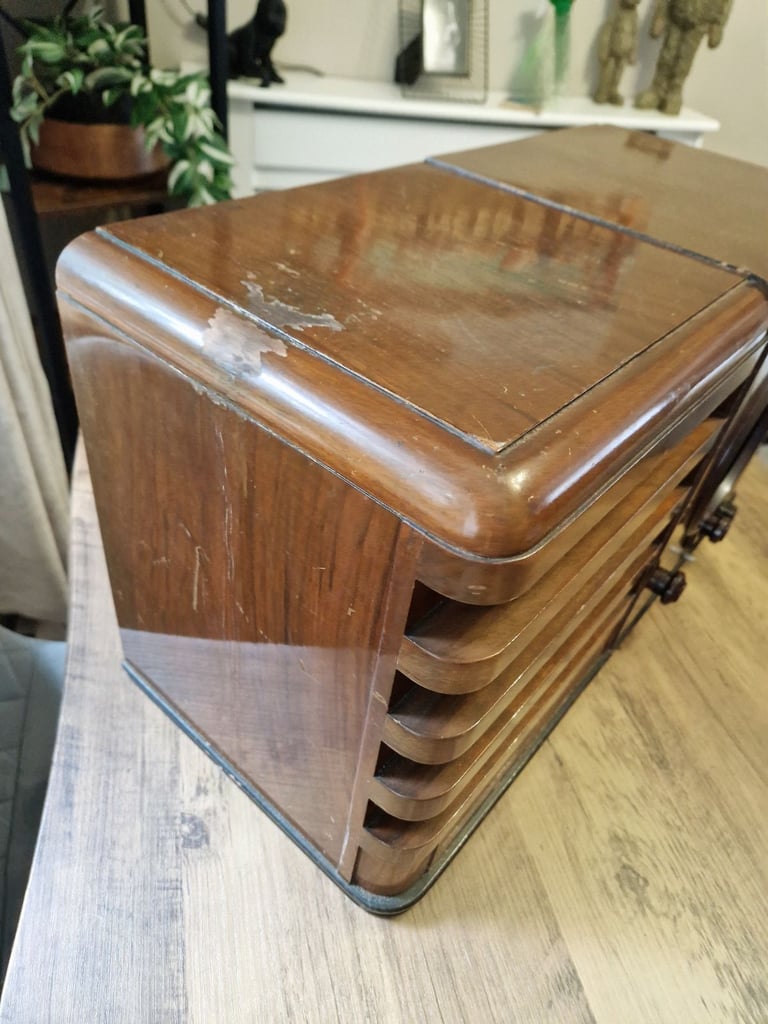 1930's Pilot U-475 Vintage valve radio