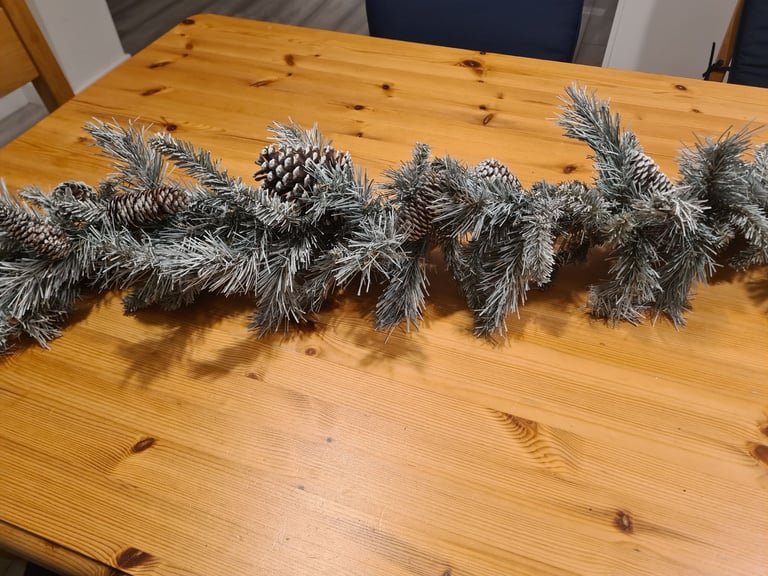 Christmas winter mantlepiece long artificial swag 2.7 metres / 8ft 7in