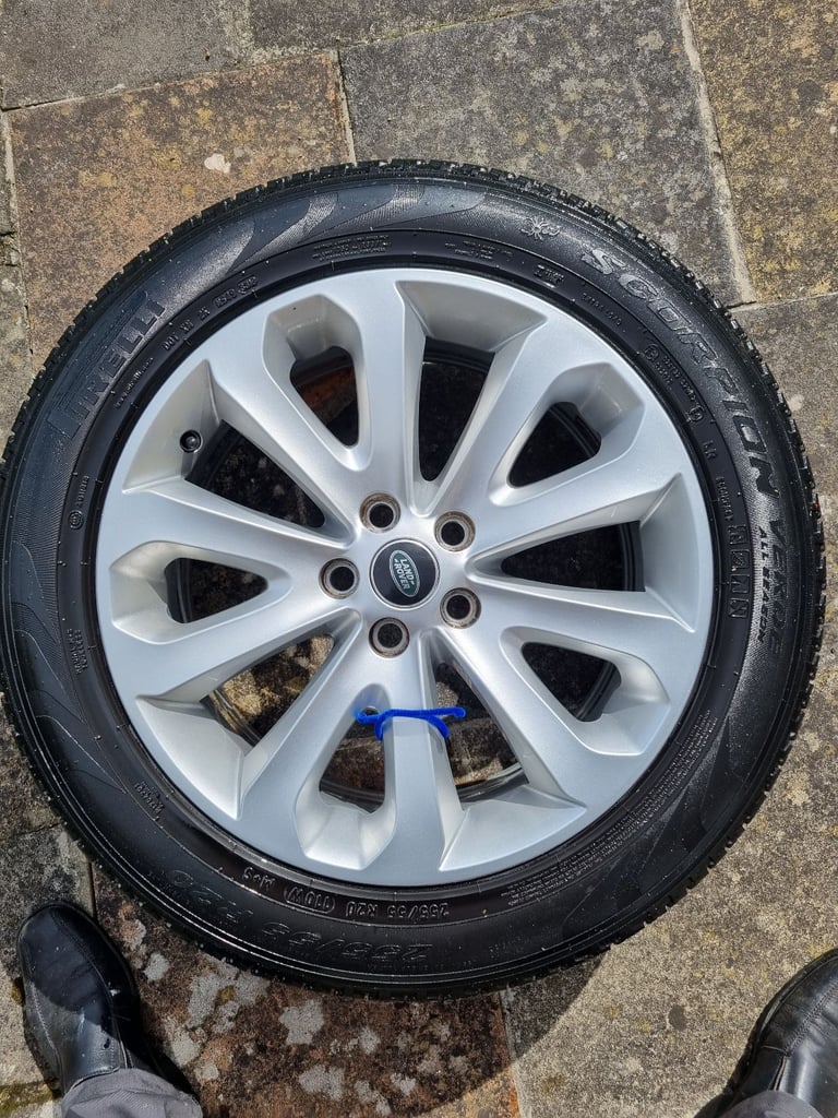 range rover vogue genuine 1x alloy wheel with tyre R20 255 55 Pirelli Scorpion