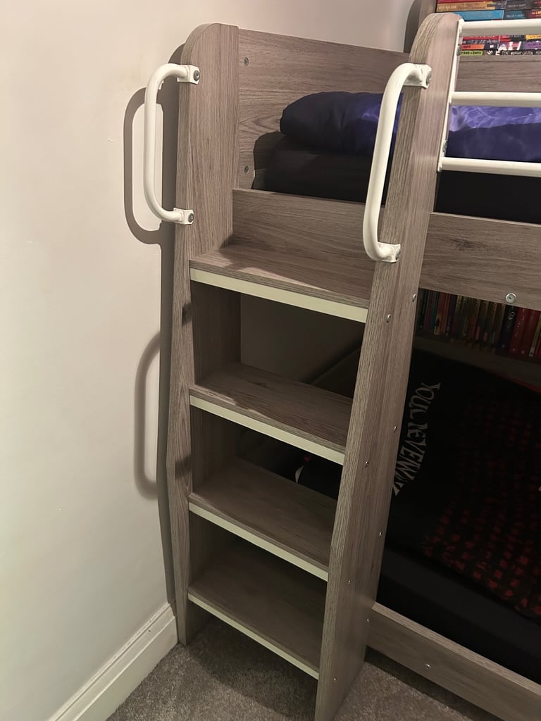 Bunk bed 