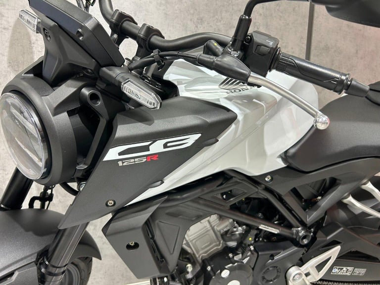 75/2025 Honda CB125R - ONLY 532 MILES!! - STUNNING!
