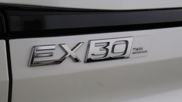 2025 Volvo EX30 Twin Performance Plus (Harman Kardon Sound, Apple CarPlay, BLIS) ESTATE Electric ...