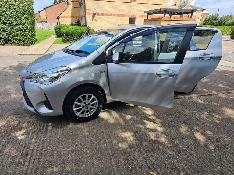 2018 Toyota Yaris 1.5 VVT-h Icon Tech E-CVT Euro 6 (s/s) 5dr Hatchback HYBRID ELECTRIC Automatic