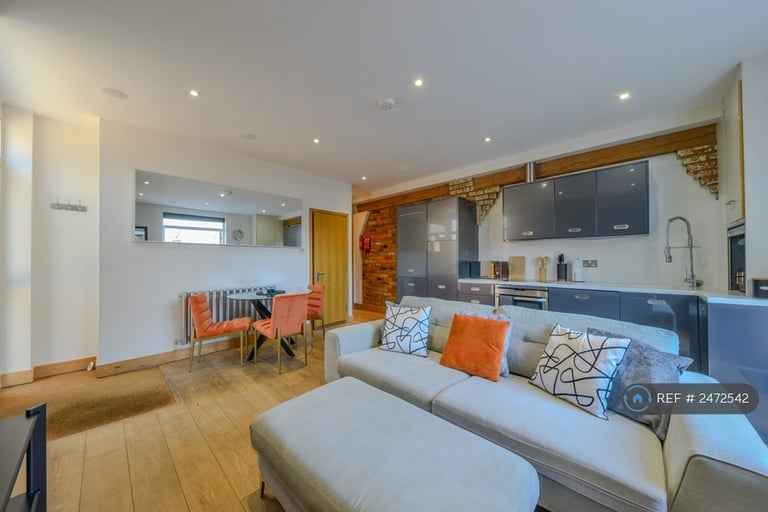 image for 2 bedroom flat in St. Peters Mews, St. Albans, AL1 (2 bed) (#2472542)