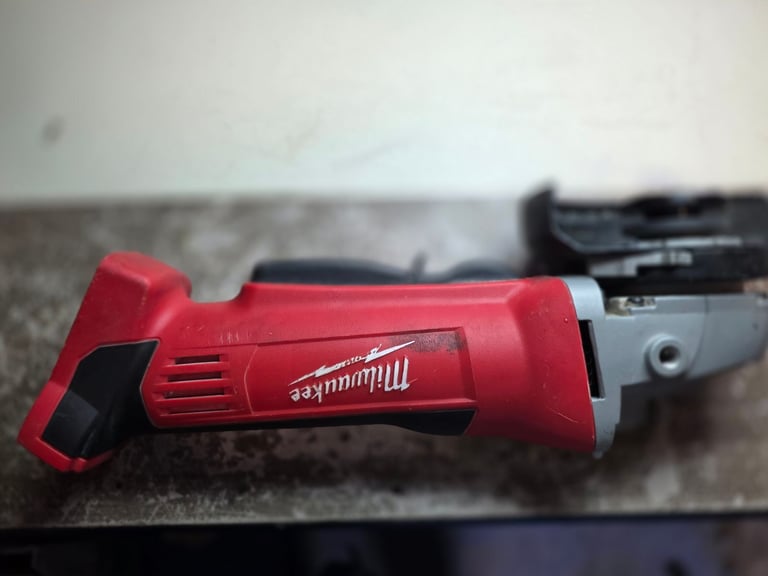 Milwaulkee 4 inch angle grinder body only