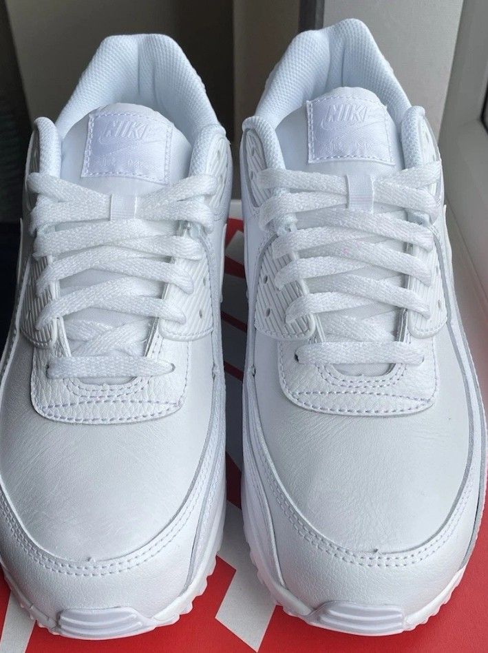 Nike Airmax 90 BRAND NEW & Authentic - Triple White size 6 