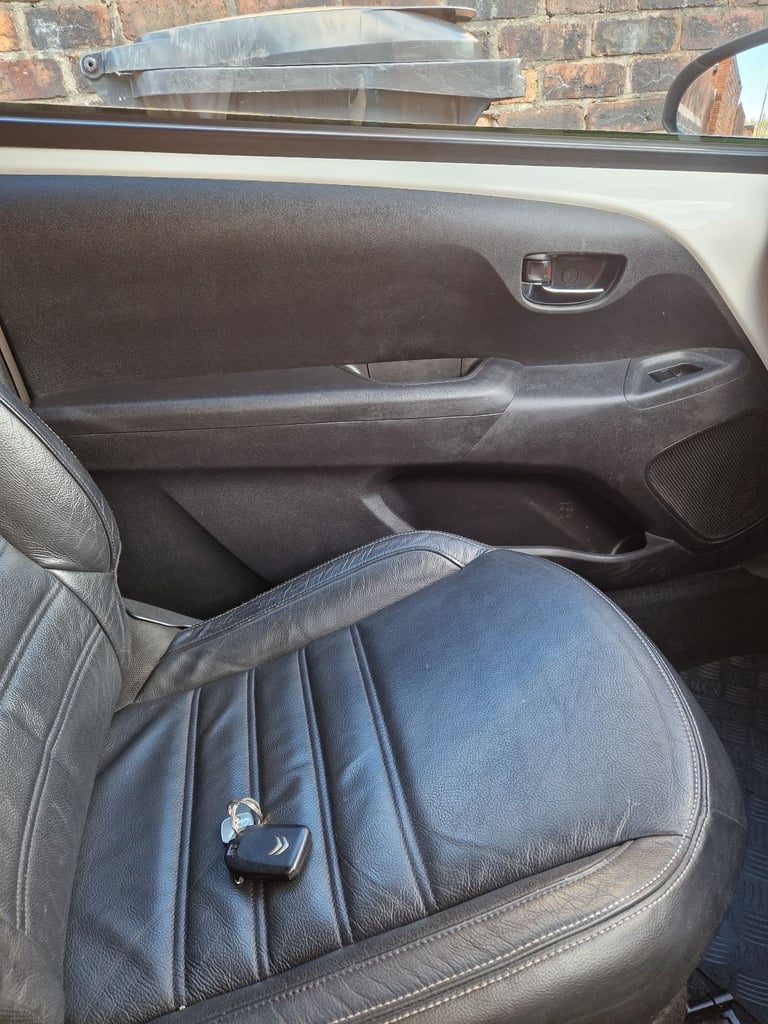 Citroen, C1, 1.2 Pure Tech Special Edition Hatchback, 2015, Manual, 1199 (cc), 3 doors