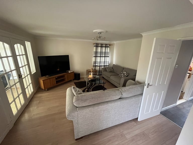 Specious room with double bed size.