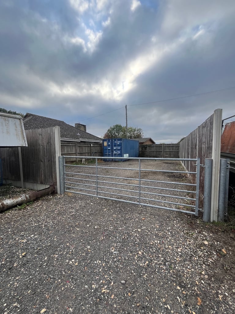 50x30ft Yard to rent with container 