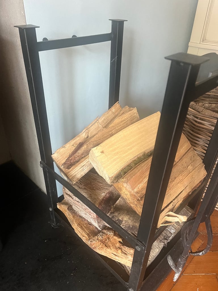Log store indoor