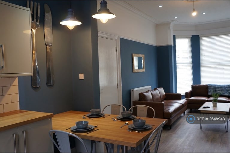 7 bedroom house in Borrowdale Road, Liverpool, L15 (7 bed) (#2648943)