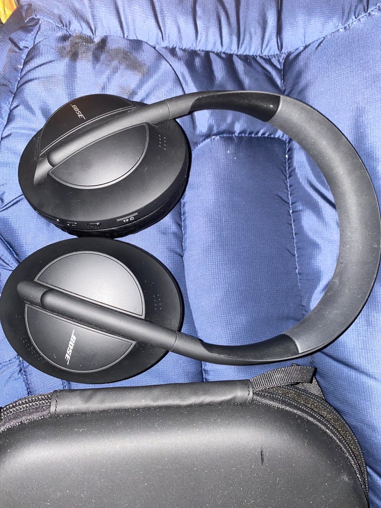 Bose 700 noise cancelling Bluetooth headphones 