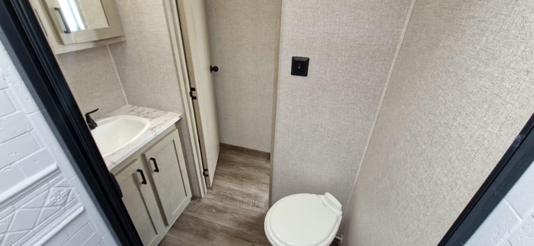 EX DEMO Forest River East To West Alta 2810KIK American Caravan 5th Wheel