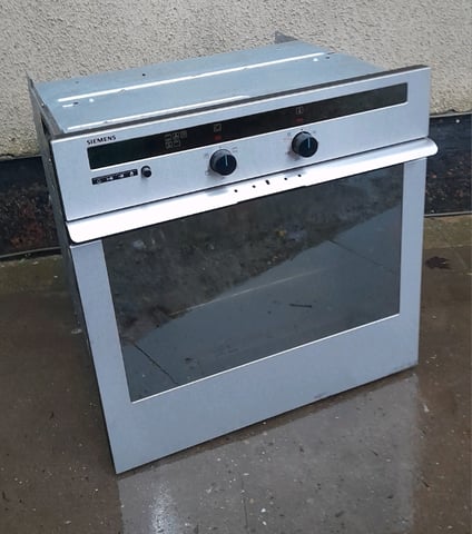 BUILT IN OVEN: SIEMENS * works on ordinary plug *- DELIVERY AVAILABLE | in  Moseley, West Midlands | Gumtree