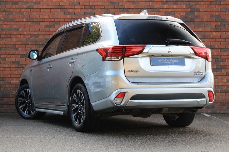 2017 Mitsubishi Outlander 2.0h 12kWh Juro CVT 4WD Euro 6 (s/s) 5dr ESTATE Petrol/Electric Hybrid ...