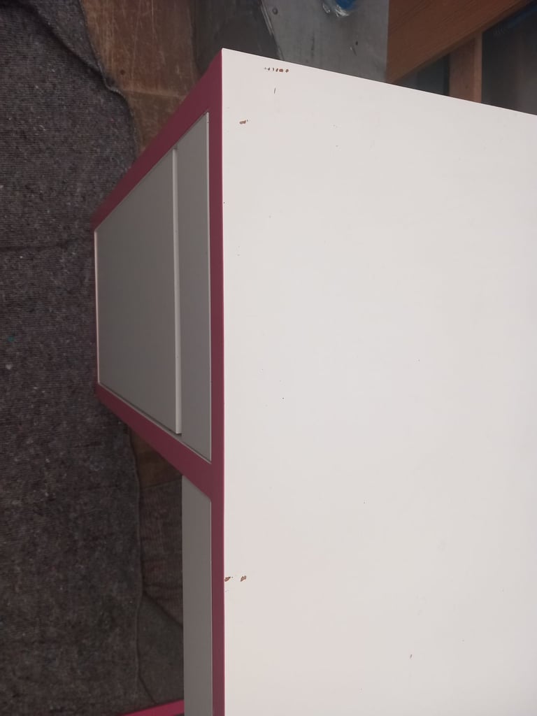 Kids pink desk CAN DELIVER