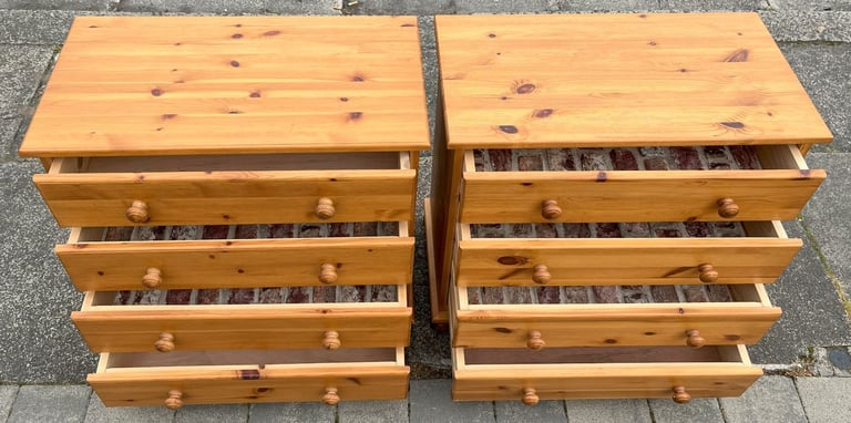 A MATCHING PAIR OF QUALITY SOLID PINE  CHESTS  OF DRAWERS