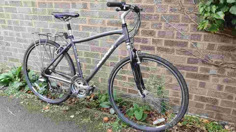 Lightweight Aluminium Marin San Rafael Hybrid bike in good condition with suspensions