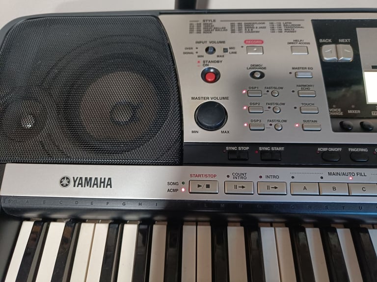 Yamaha PSR 740 arranger keyboard