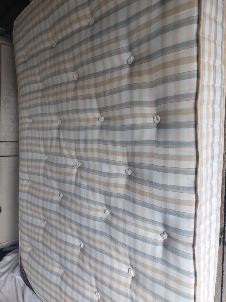 image for Very clean double mattress (delivery available 