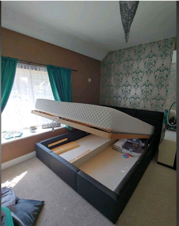 Bed + Memory Foam Mattress 160 x 200