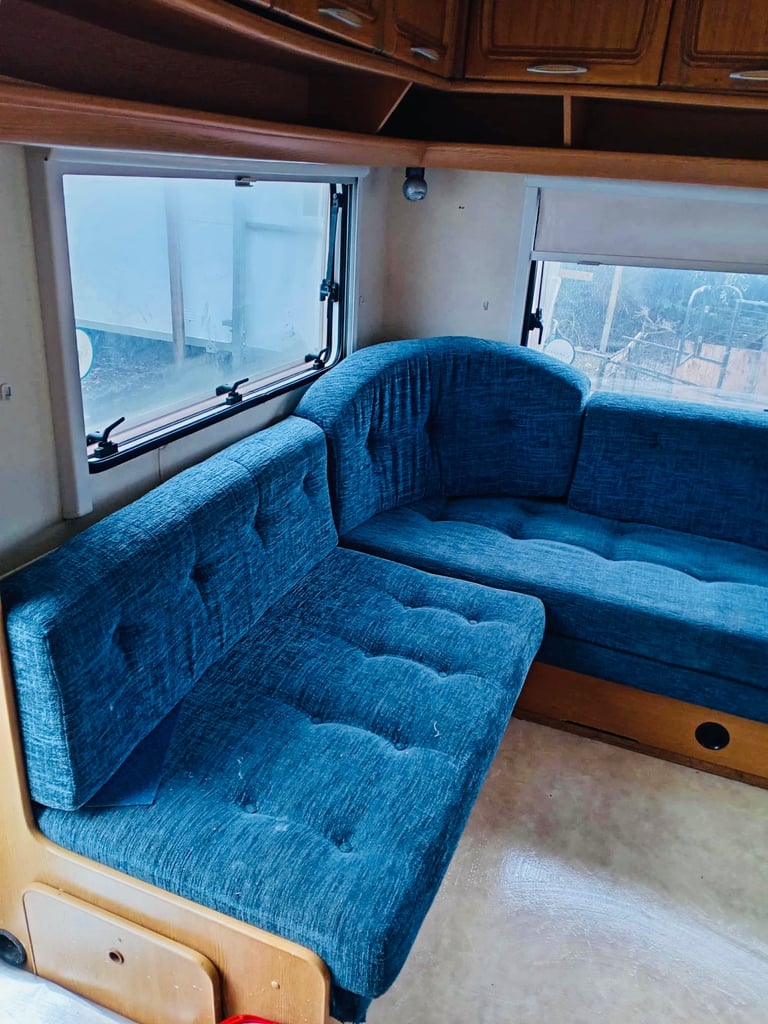2005 Fixed bed hobby caravan 