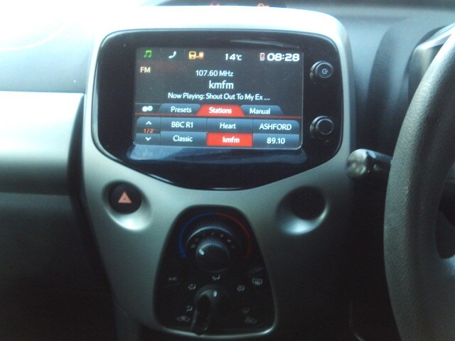 2017 Peugeot 108 1.0 Active 5dr White 60k Miles FSH Years MOT Warranty £20 Road Tax HATCHBACK Pet...