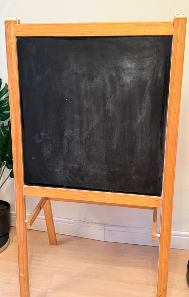 Kids Wooden Easel – Chalkboard & Whiteboard
