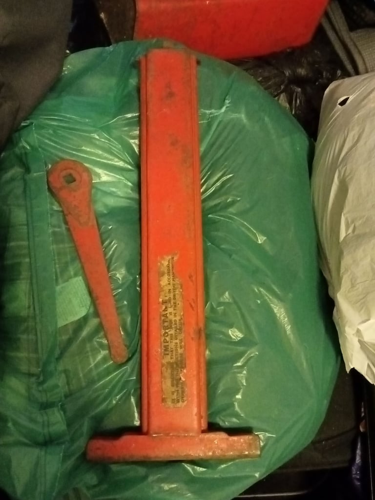 Classic lift jack & ratchet handle 