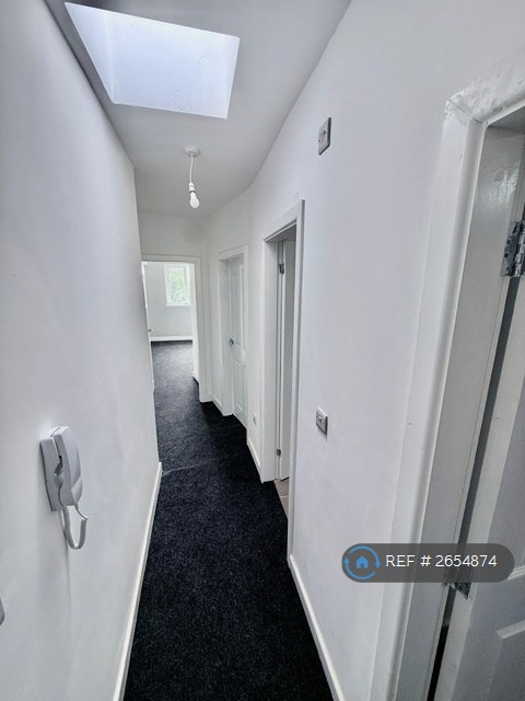 1 bedroom flat in Dudley Road, Brierley Hill, DY5 (1 bed) (#2654874)