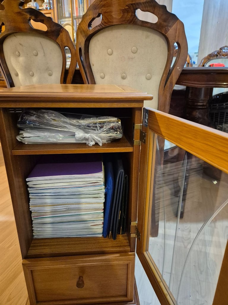 MEDIA CABINET/BEDSIDE TABLE. 